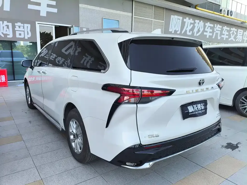 Toyota Granvia — фото 7