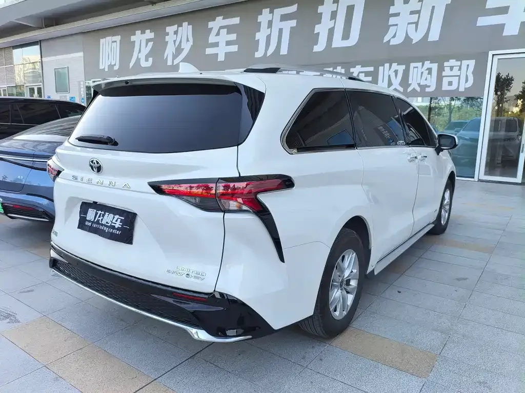 Toyota Granvia — фото 8