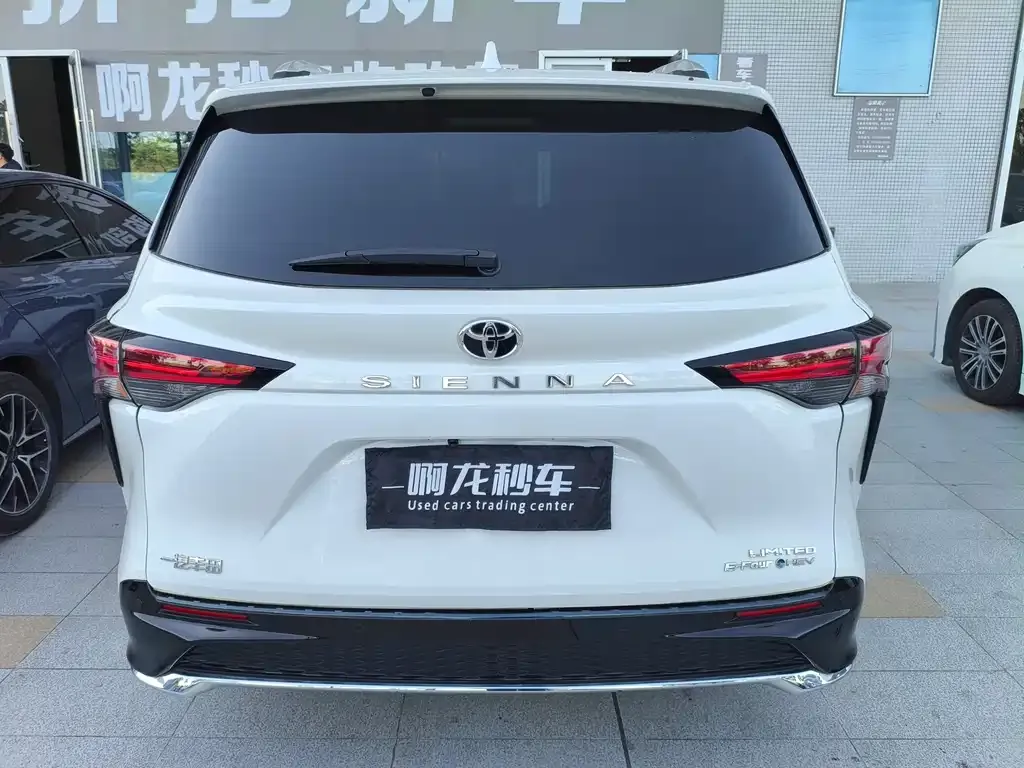 Toyota Granvia — фото 9