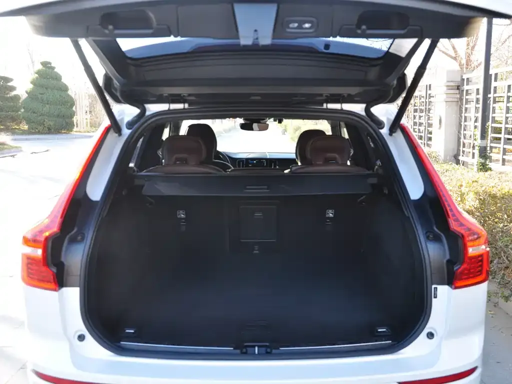 Volvo XC60 2023 из CN, фото 7