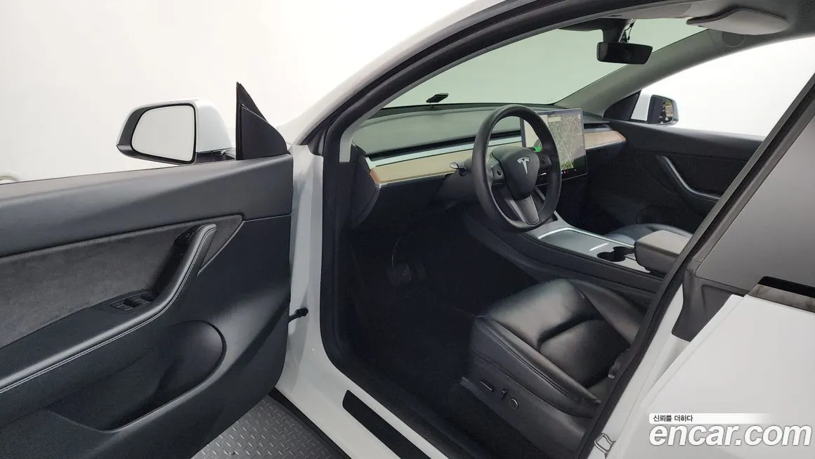 Tesla Model Y — фото 10