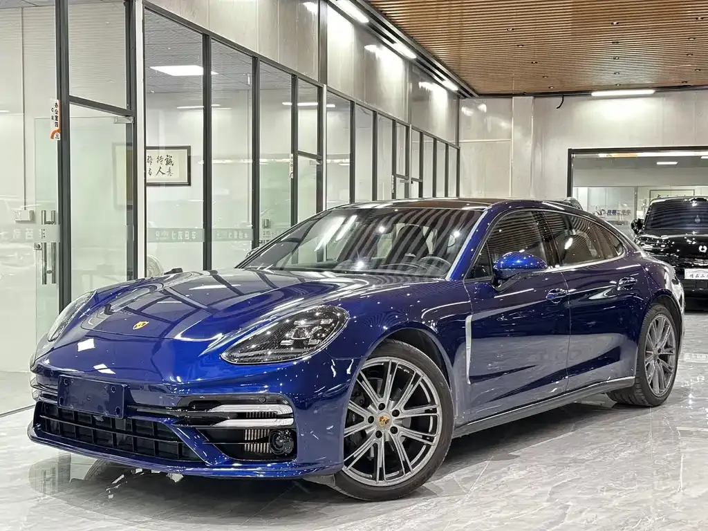 Porsche Panamera — фото 1