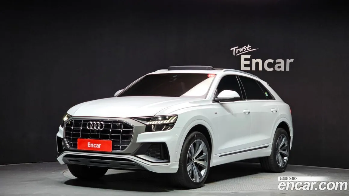 Audi Q8 — фото 1