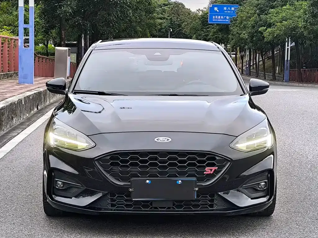 Ford Focus 2022 из CN, фото 2