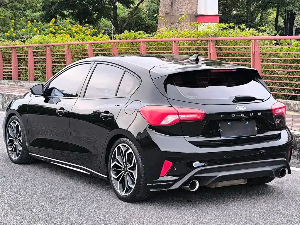 Ford Focus 2022 из CN, фото 6