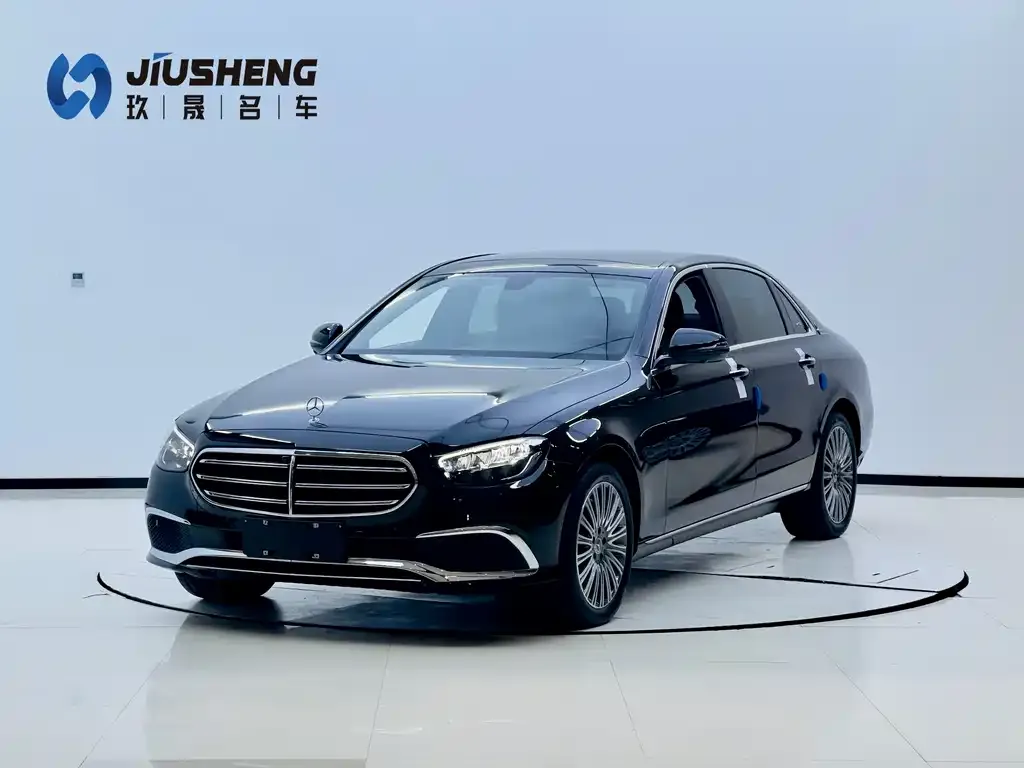 Mercedes-Benz E-Class — фото 1