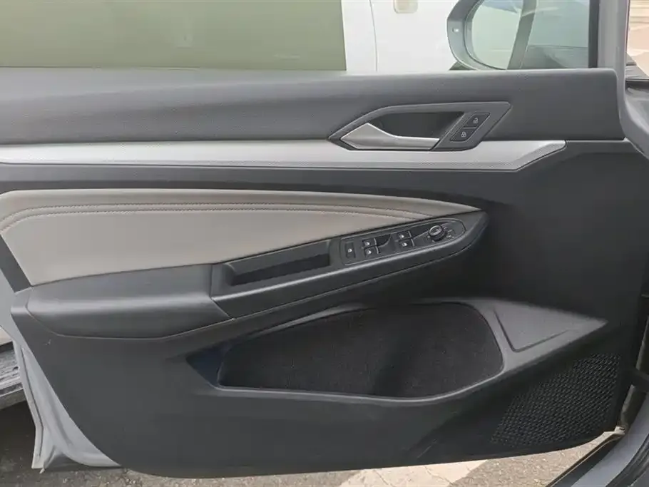 Volkswagen Golf 2024 из CN, фото 7