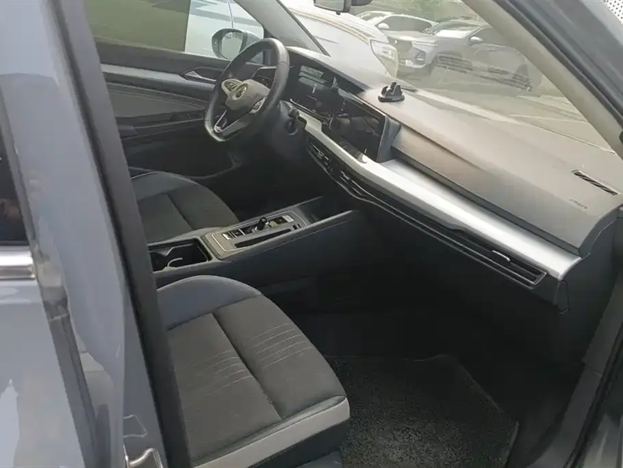 Volkswagen Golf 2024 из CN, фото 8