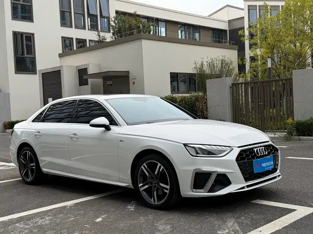 Audi A4L 2022 из CN, фото 2
