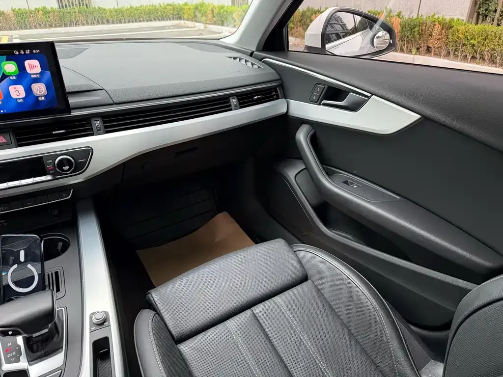Audi A4L 2022 из CN, фото 4