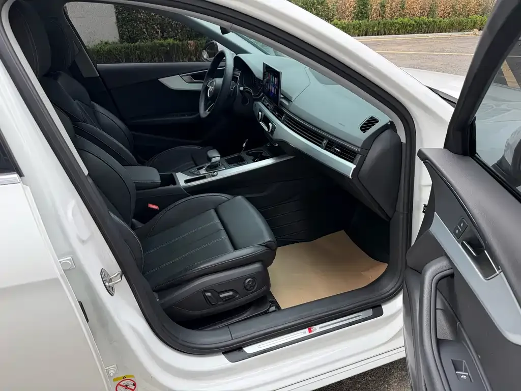 Audi A4L 2022 из CN, фото 5