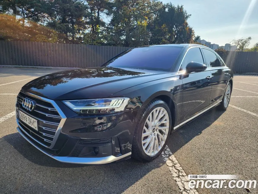 Audi A8 — фото 1