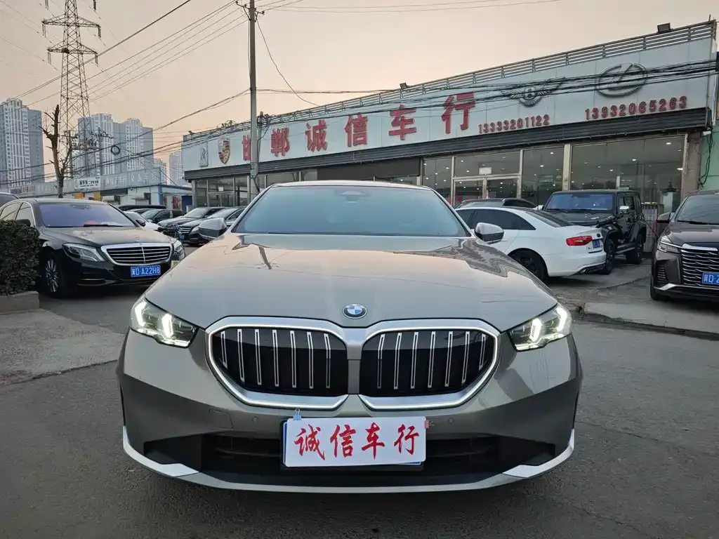BMW 5 Series 2024 из CN, фото 2