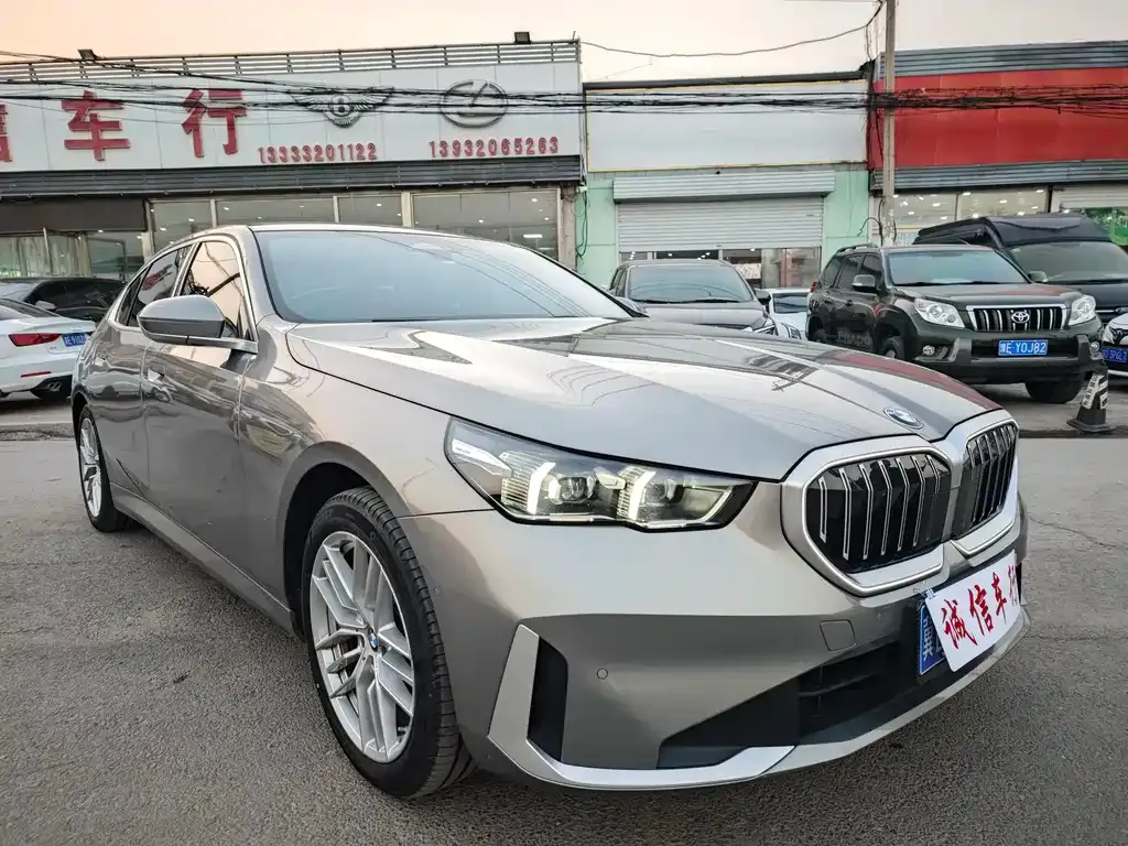 BMW 5 Series 2024 из CN, фото 3