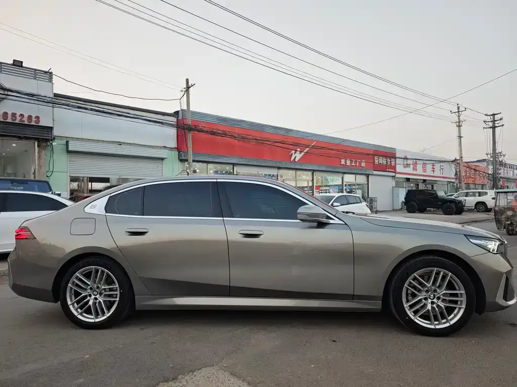 BMW 5 Series 2024 из CN, фото 4