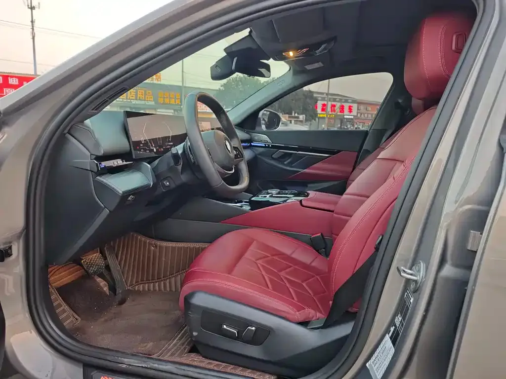 BMW 5 Series 2024 из CN, фото 5