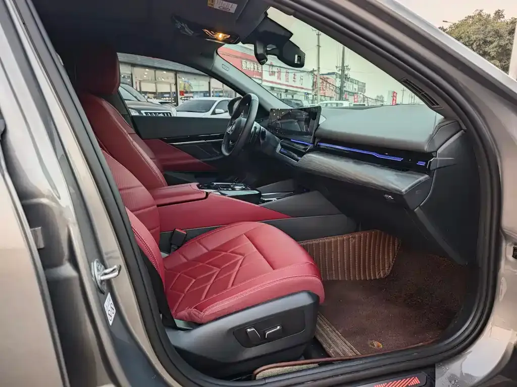 BMW 5 Series 2024 из CN, фото 7