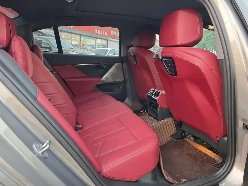 BMW 5 Series 2024 из CN, фото 8