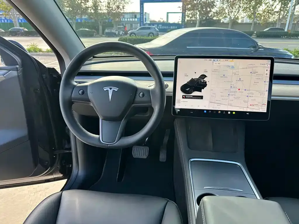 Tesla Model Y — фото 7