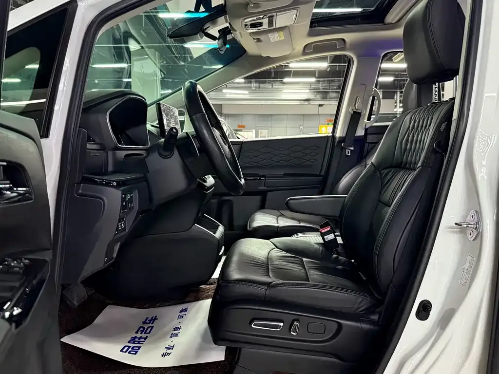 Honda Elysion 2023 из CN, фото 8