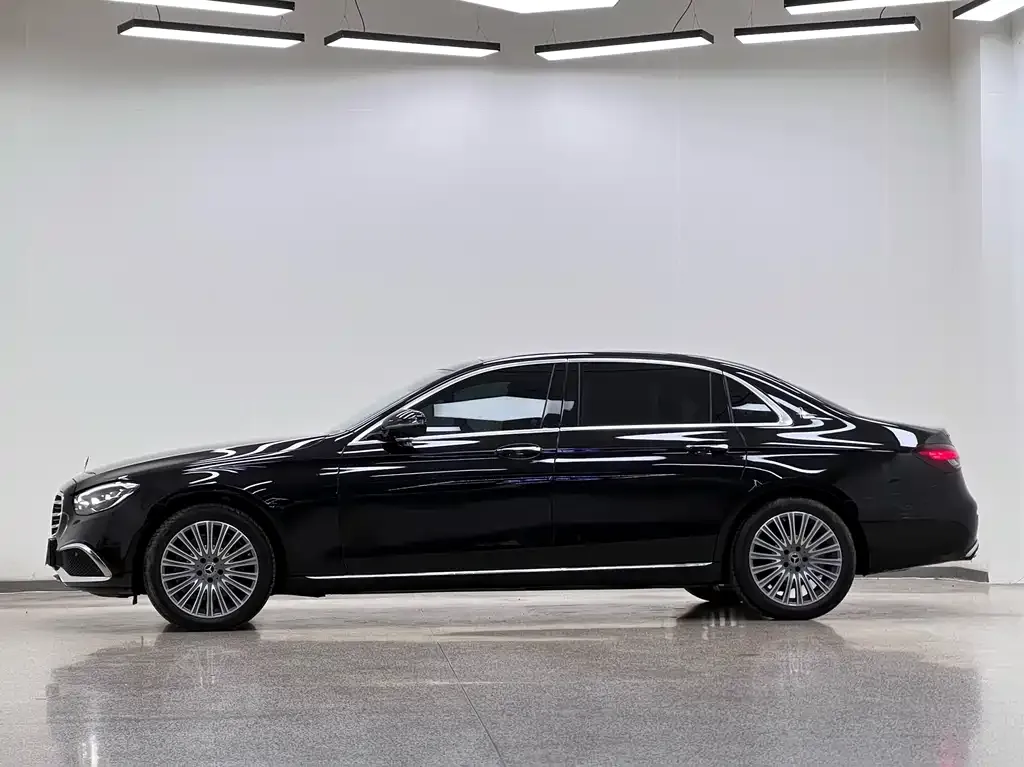 Mercedes-Benz E-Class — фото 4