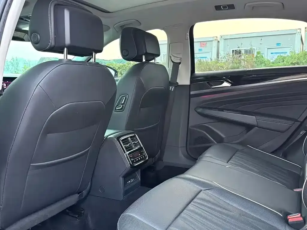 Volkswagen Passat 2022 из CN, фото 6