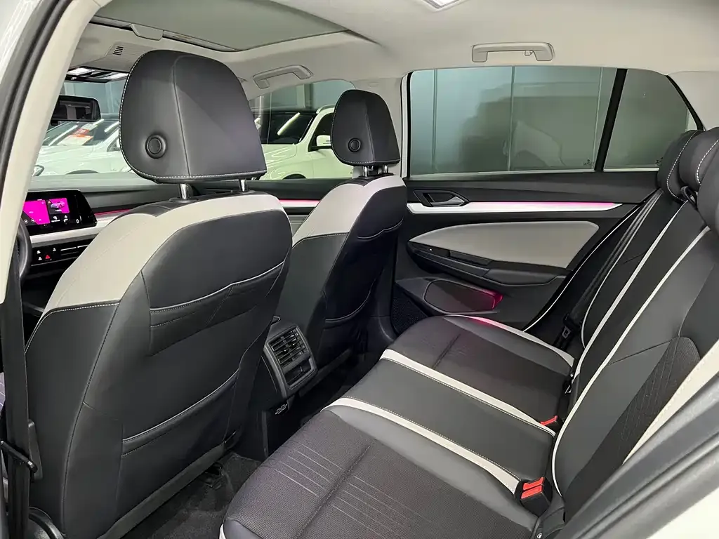 Volkswagen Golf 2022 из CN, фото 10