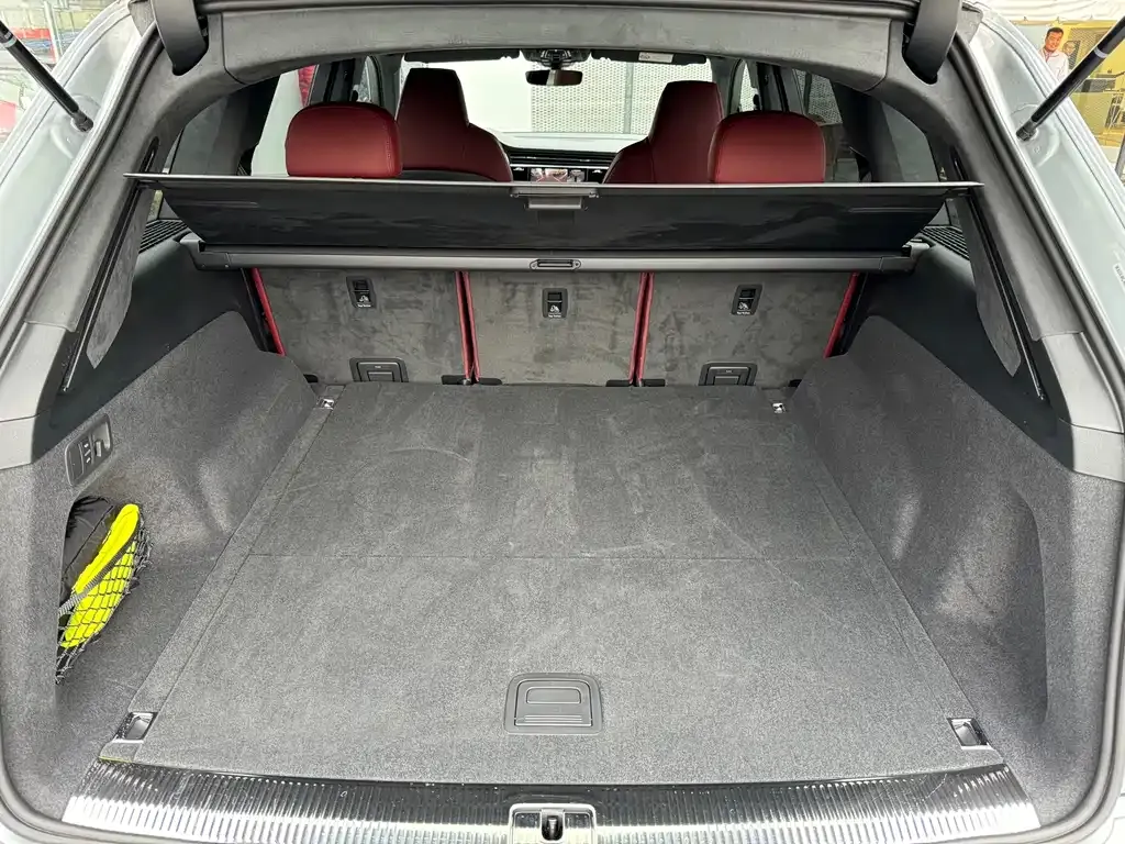 Audi SQ7 2024 из CN, фото 8