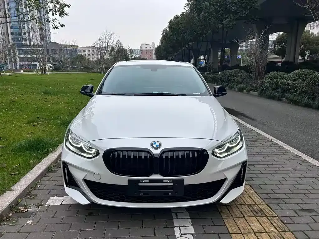 BMW 1 Series 2023 из CN, фото 2