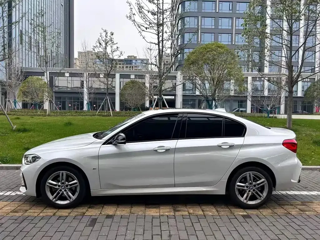 BMW 1 Series 2023 из CN, фото 3
