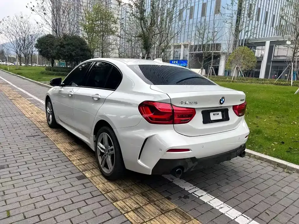 BMW 1 Series 2023 из CN, фото 8