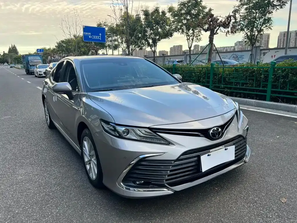 Toyota Camry — фото 3
