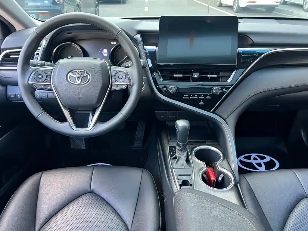 Toyota Camry — фото 4