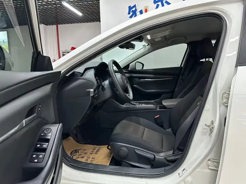 Mazda 3 Axela 2023 из CN, фото 5