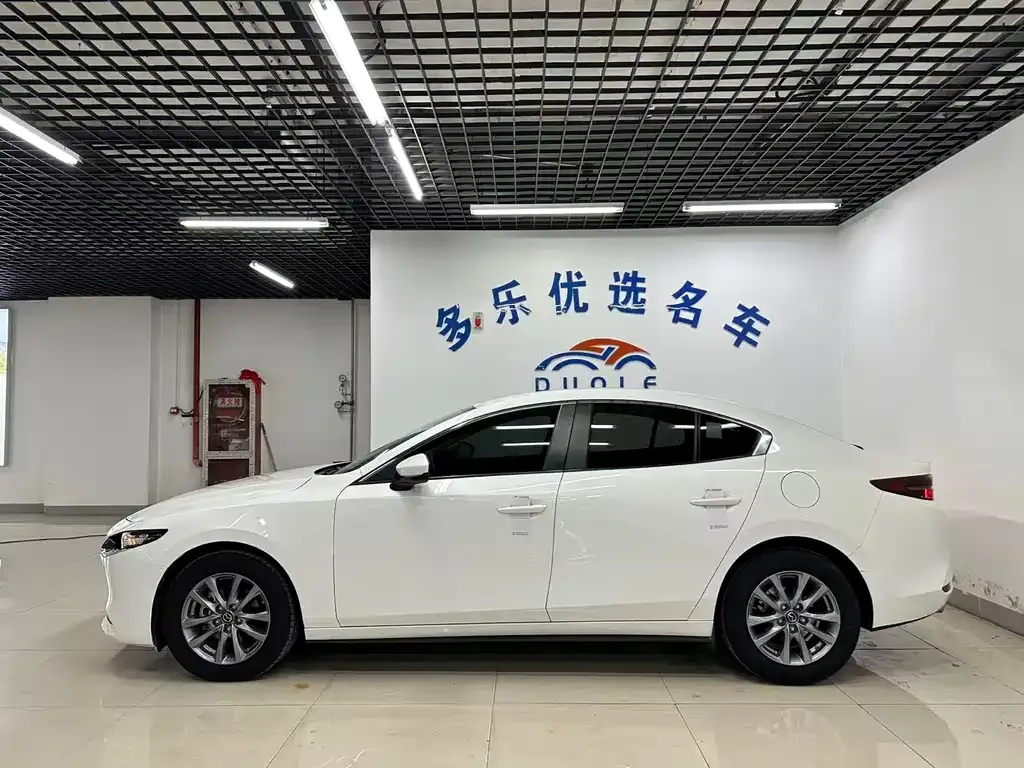 Mazda 3 Axela 2023 из CN, фото 9