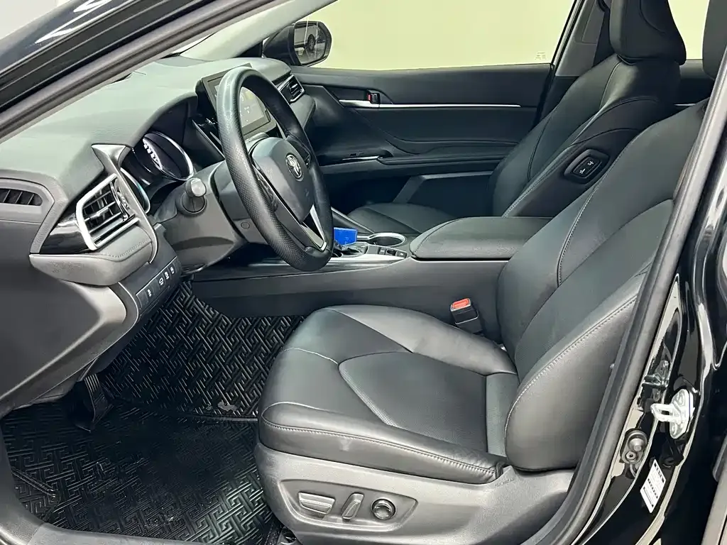 Toyota Camry 2023 из CN, фото 4