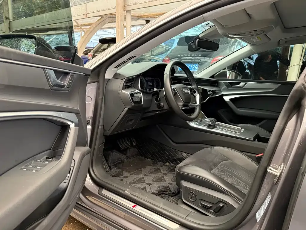 Audi A7L 2022 из CN, фото 4