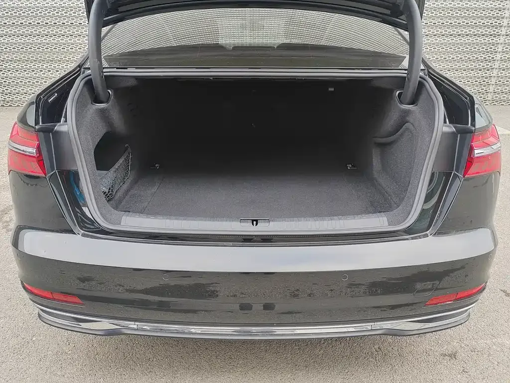 Audi A6L 2024 из CN, фото 4