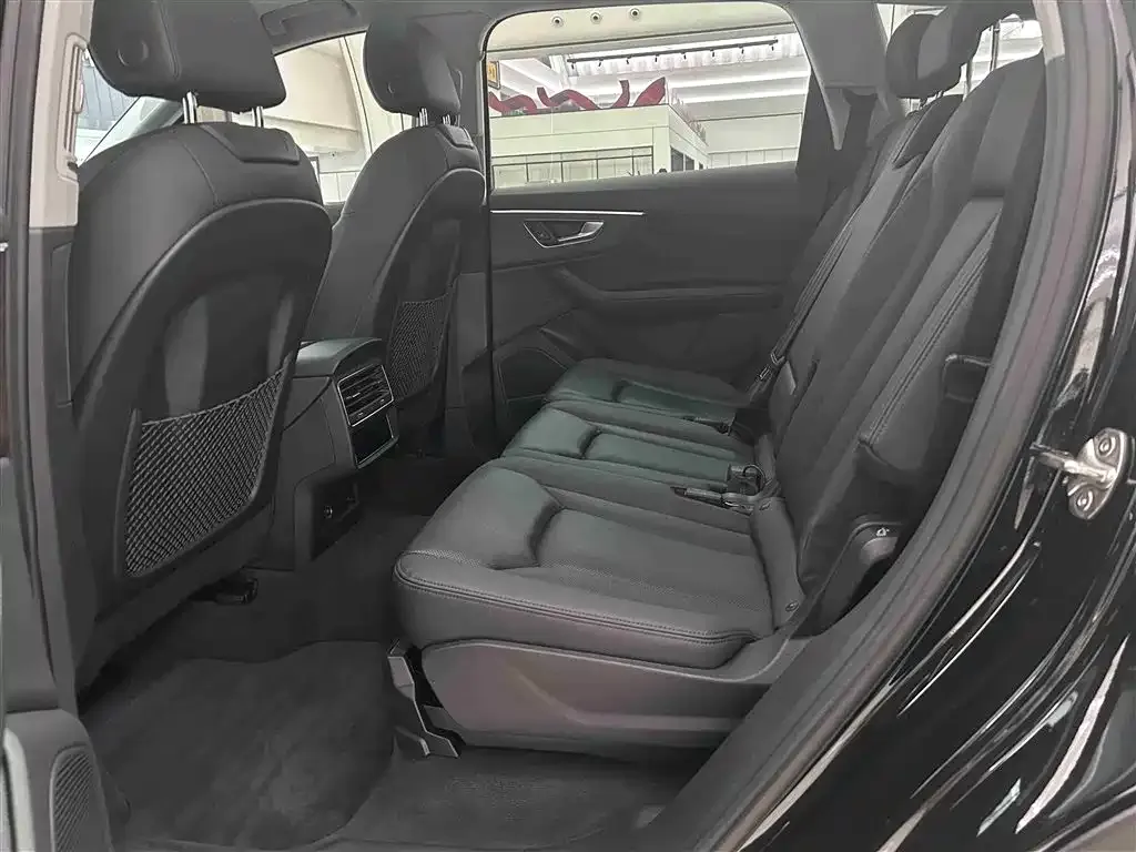 Audi Q7 2023 из CN, фото 10