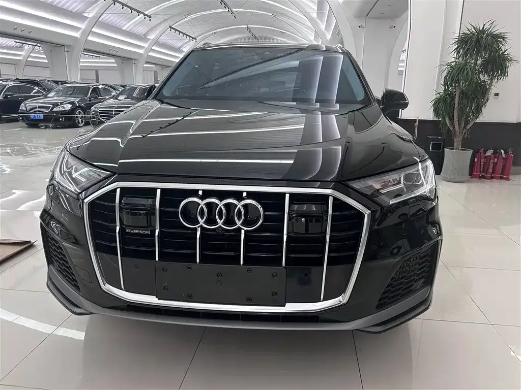 Audi Q7 2023 из CN, фото 2