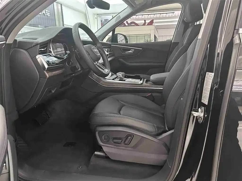 Audi Q7 2023 из CN, фото 9