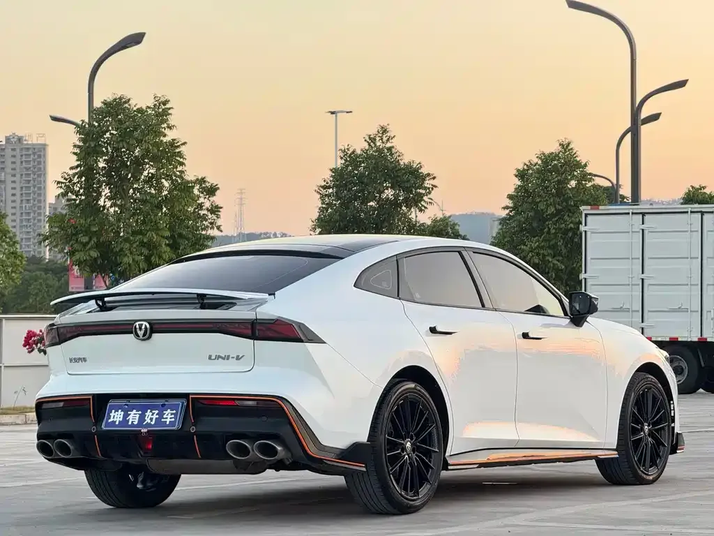Changan UNI-V 2023 из CN, фото 6