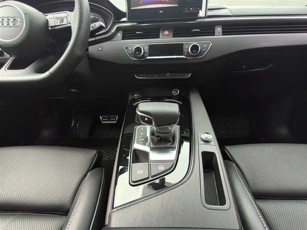 Audi A4L 2024 из CN, фото 9