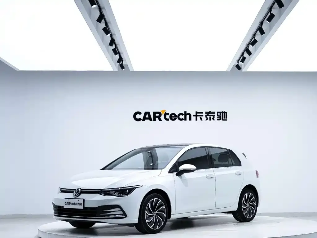 Volkswagen Golf 2023 из CN, фото 1