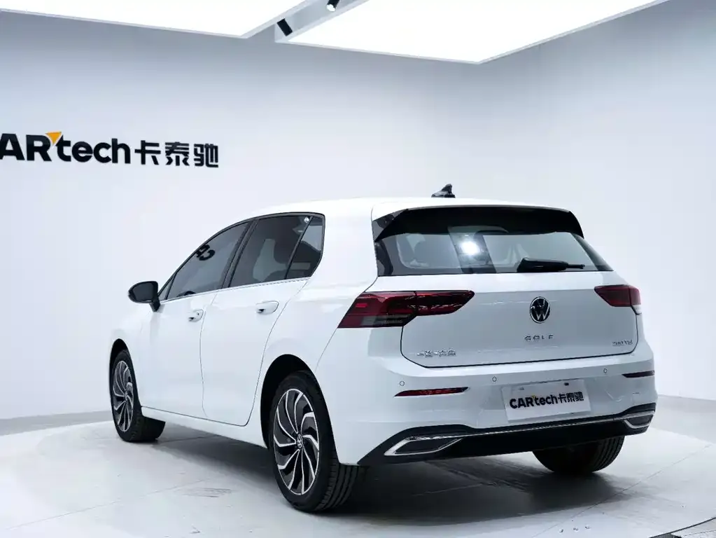 Volkswagen Golf 2023 из CN, фото 10