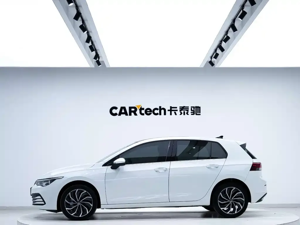 Volkswagen Golf 2023 из CN, фото 2
