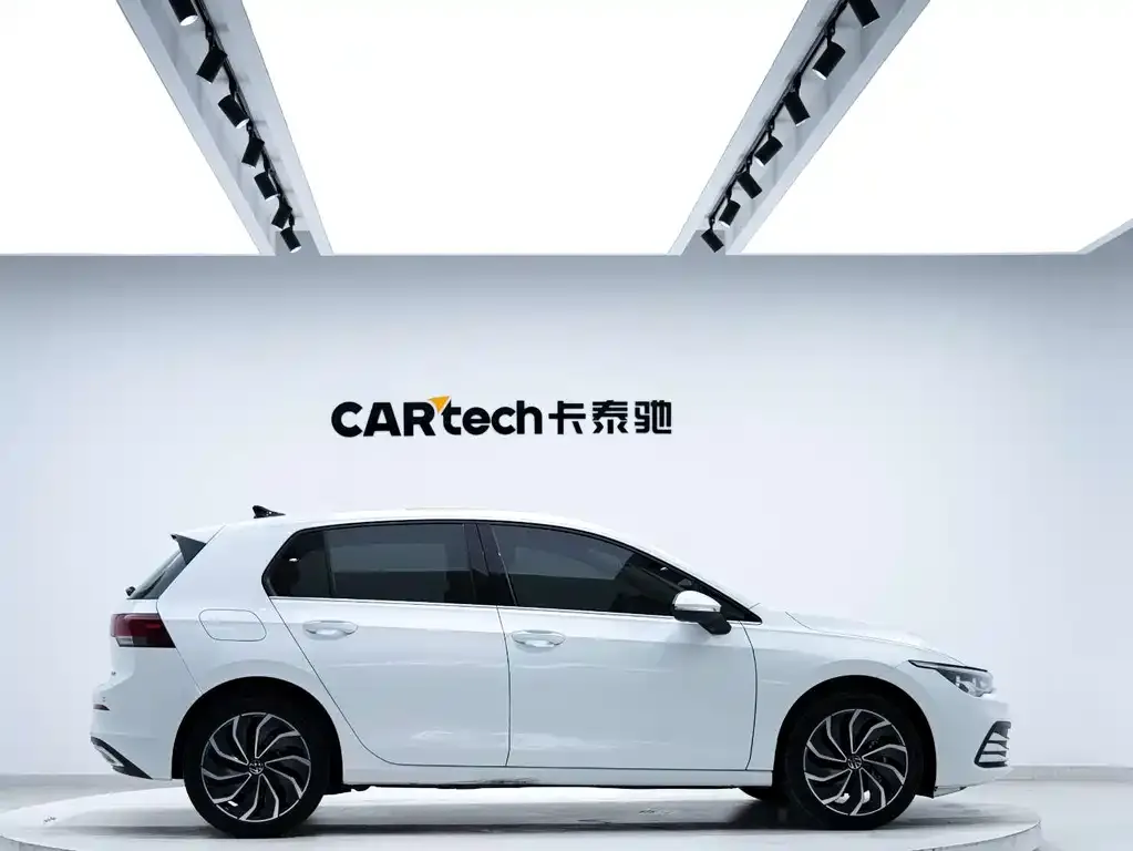 Volkswagen Golf 2023 из CN, фото 3