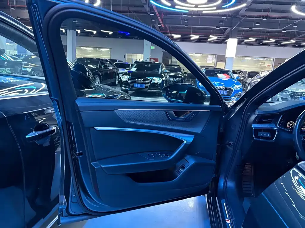 Audi A6L 2021 из CN, фото 6