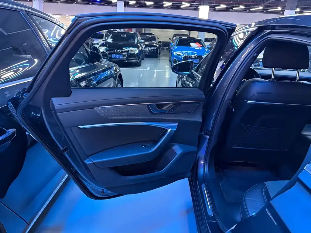Audi A6L 2021 из CN, фото 8