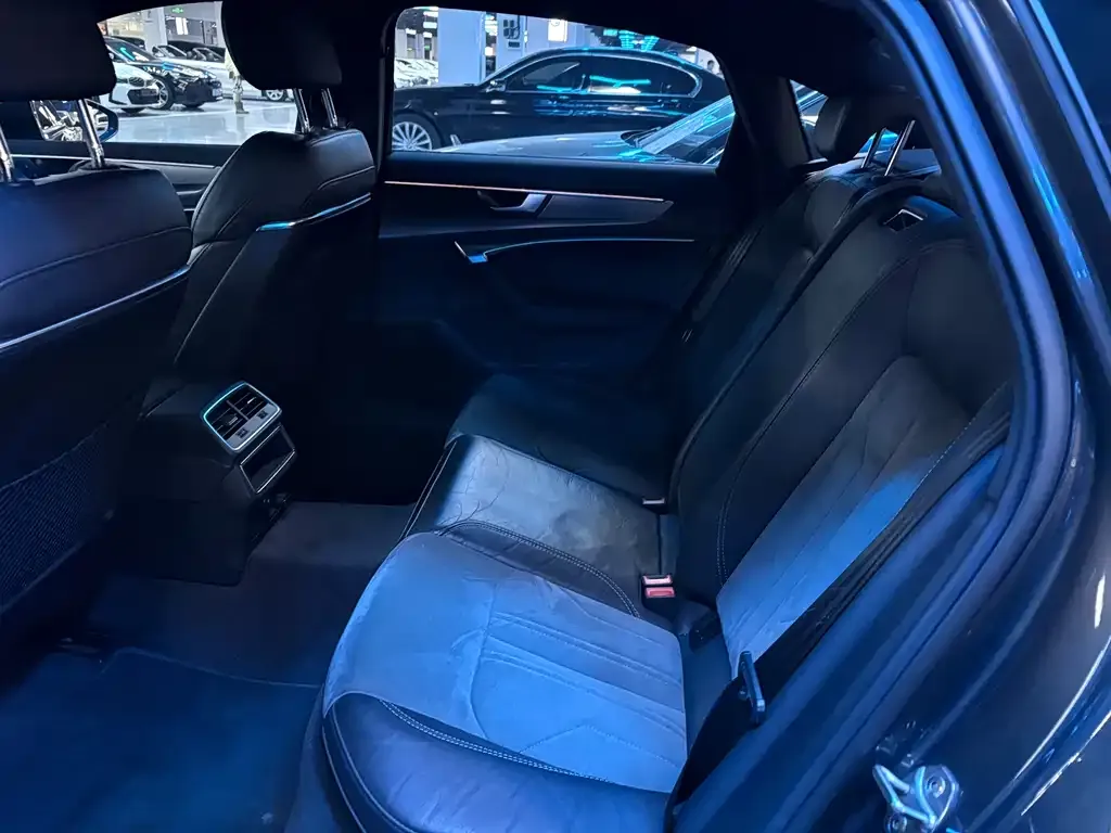 Audi A6L 2021 из CN, фото 9
